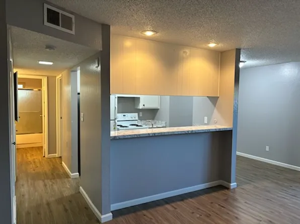 Jersey, 3100 Jersey Way APT 8, Sacramento, CA 95821