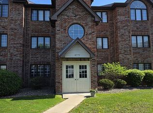 8771 Waterfront Dr APT 1B, Palos Hills, IL 60465