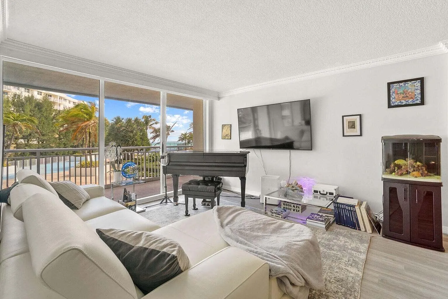 2 bed, 2.0 bath, 1224 sqft, $8,500 — Photo 2