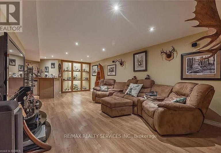 172 Macdougall Dr — Photo 24