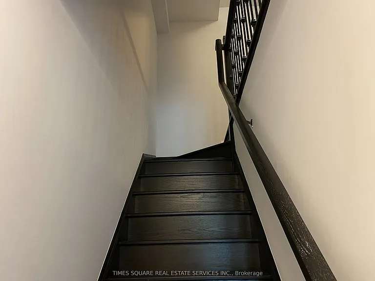 1050 Portage Pkwy #Townhouse 32 — Photo 8
