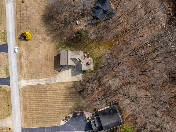 5th image of 415 Barren Trace Rd