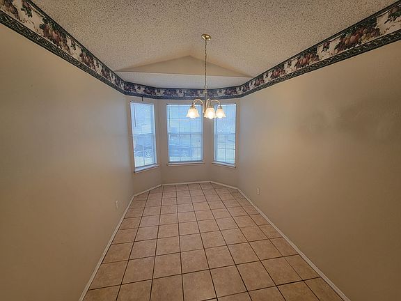 2nd image of 3219 W Woodridge Dr