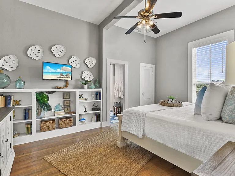 Avenue N — Photo 24