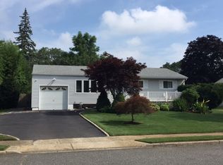 9 Strum St, Brentwood, NY 11717