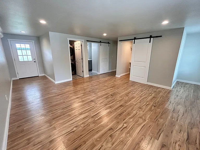1927 E Marshall Ave — Photo 12