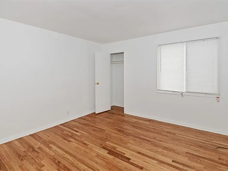 Oakwood Townhomes — Photo 21