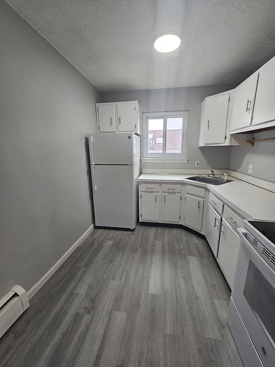 Building Photo - 80 Farmington Ave #B9