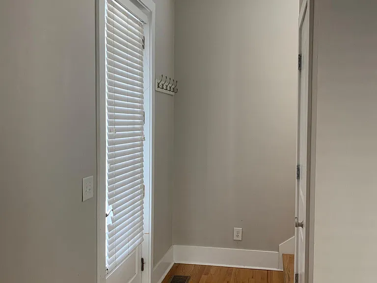 35 Hillary Ct — Photo 2