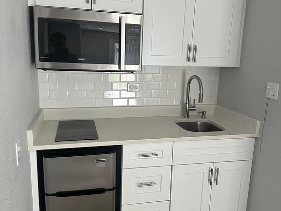 2nd image of 1858 Cornell Ave APT 4