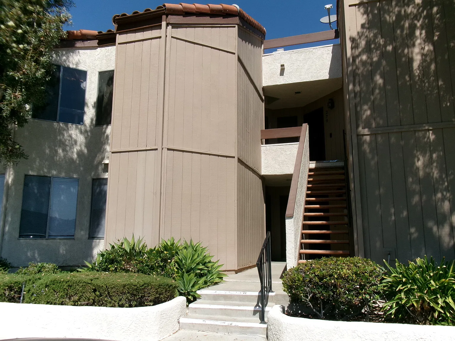 2 bed, 1092 sqft, $2,550 — Photo 1