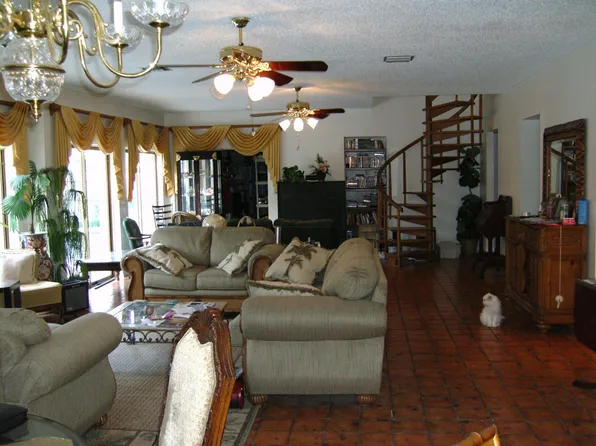 3415 Dover Rd, Pompano Beach, FL 33062