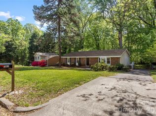 7001 Crossridge Rd, Charlotte, NC 28214