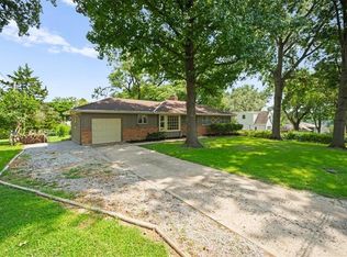 6111 Melrose Ln, Shawnee, KS 66203