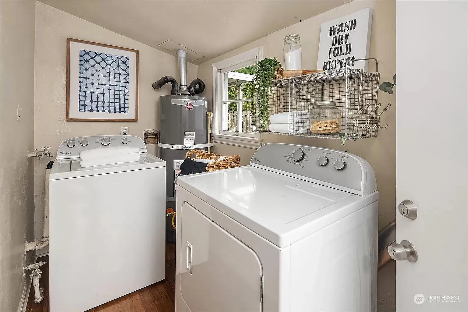 2 bed, 800 sqft, $3,100 — Photo 4