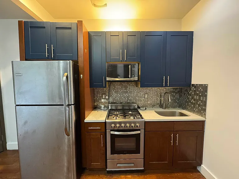 977 Jefferson Ave #4D — Photo 4