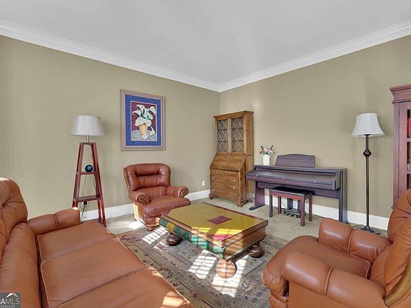 5th image of 2928 Tall Pines Way NE