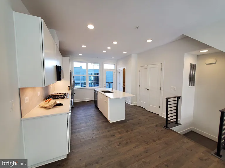 1882 Michael Faraday Dr — Photo 6