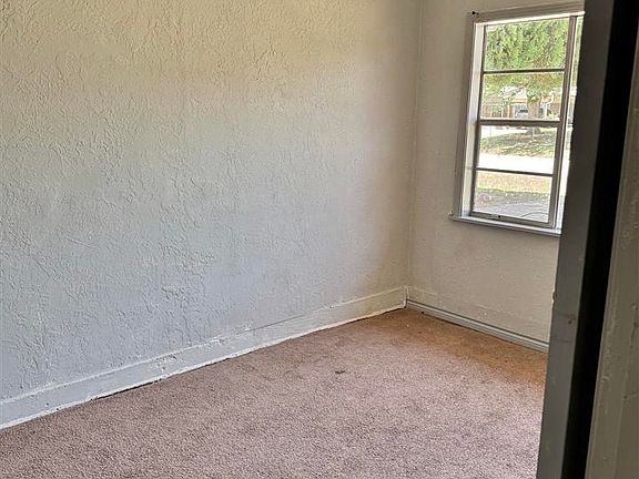 5th image of 718 SW Ranch Oak Blvd