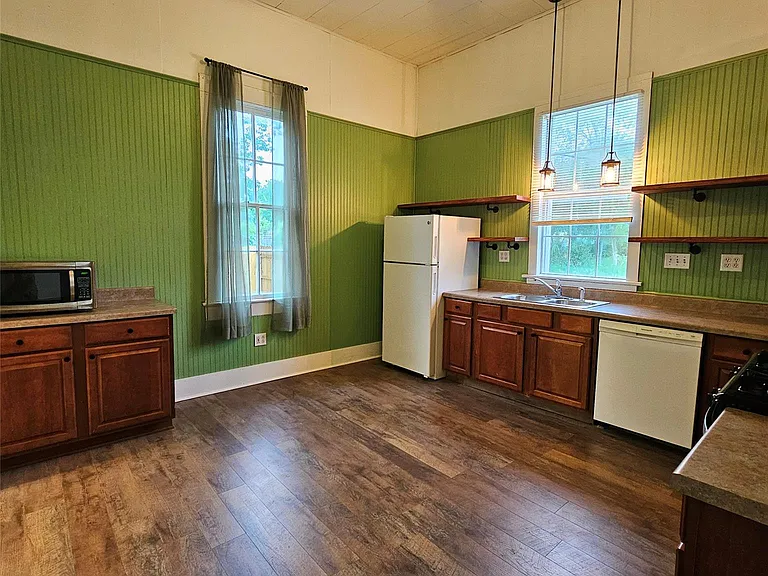 401 Shaw St — Photo 14