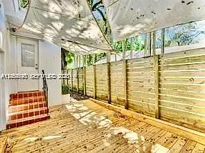 400 NE 86th St — Photo 32