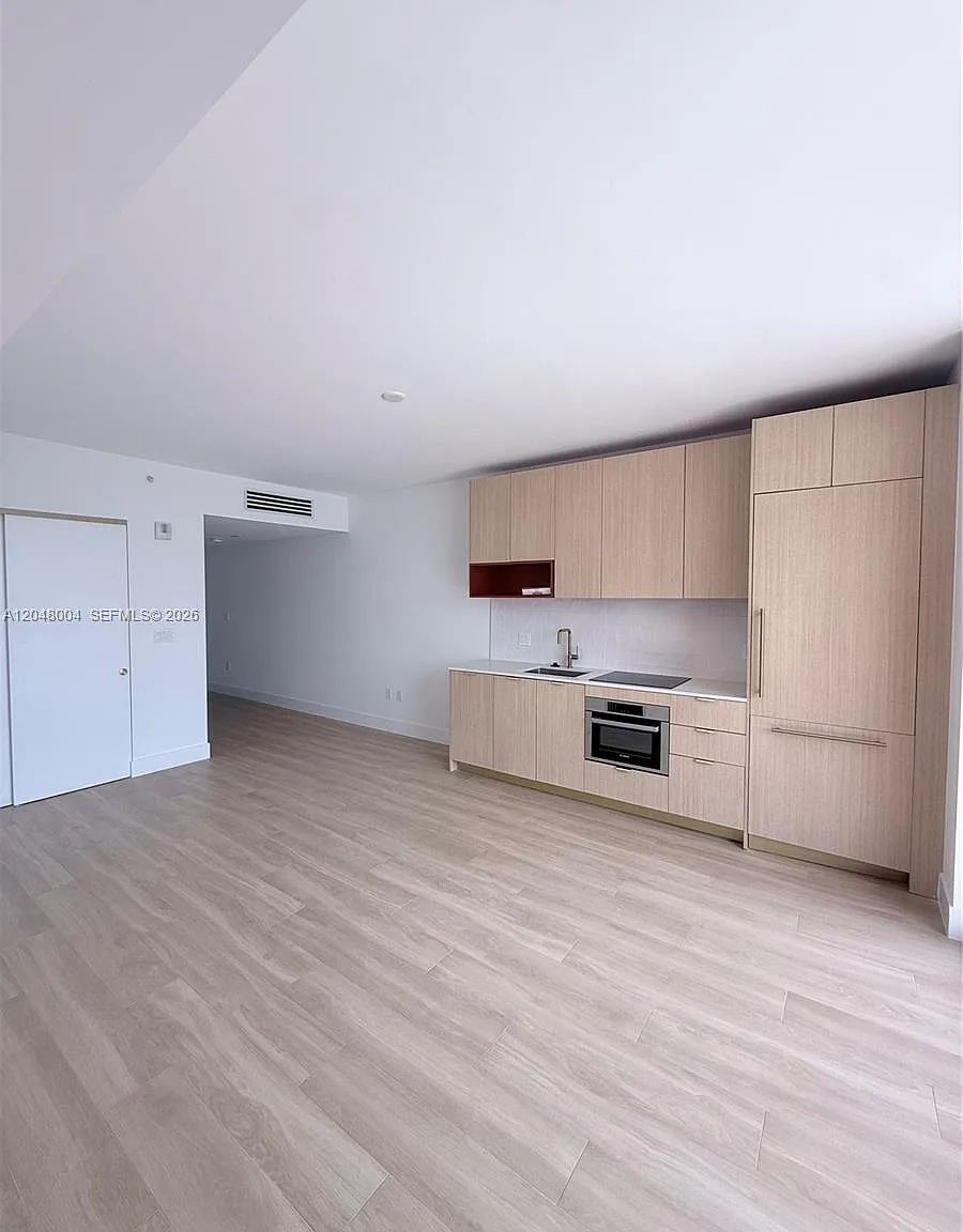 The Standard Residence — Photo 4
