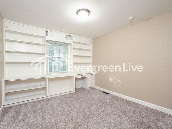 4th image of 1016 Warren Ave