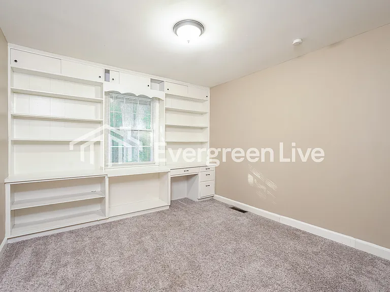 1016 Warren Ave — Photo 4