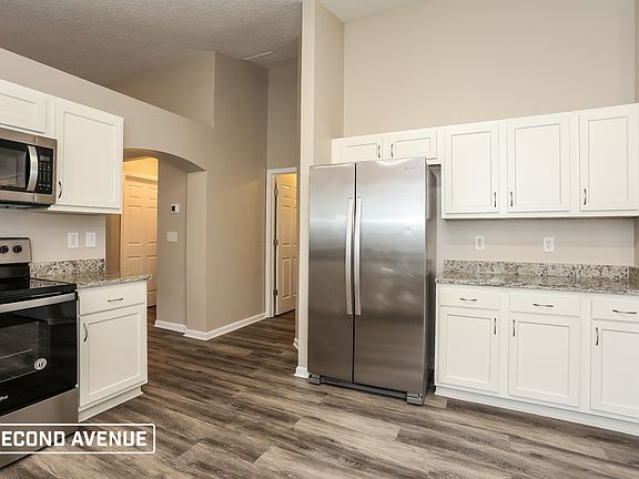 5th image of 10659 Sandy Oaks Dr