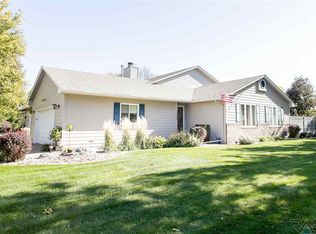2300 S Dover Dr, Sioux Falls, SD 57106