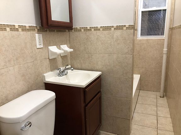 4th image of 384 Baldwin Ave #6E