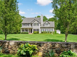 34 Stonefield Rd, Woodbury, CT 06798