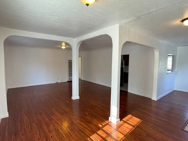 9037 Cattaraugus Ave — Photo 41