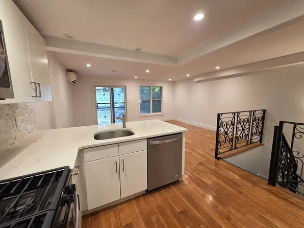 129 Quincy Street image 1 of 11