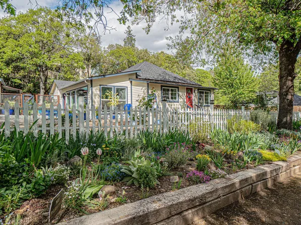 1203 4th Ave, Gold Hill, OR 97525