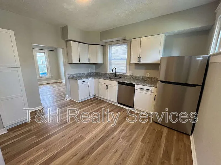 118 W 23rd St — Photo 17