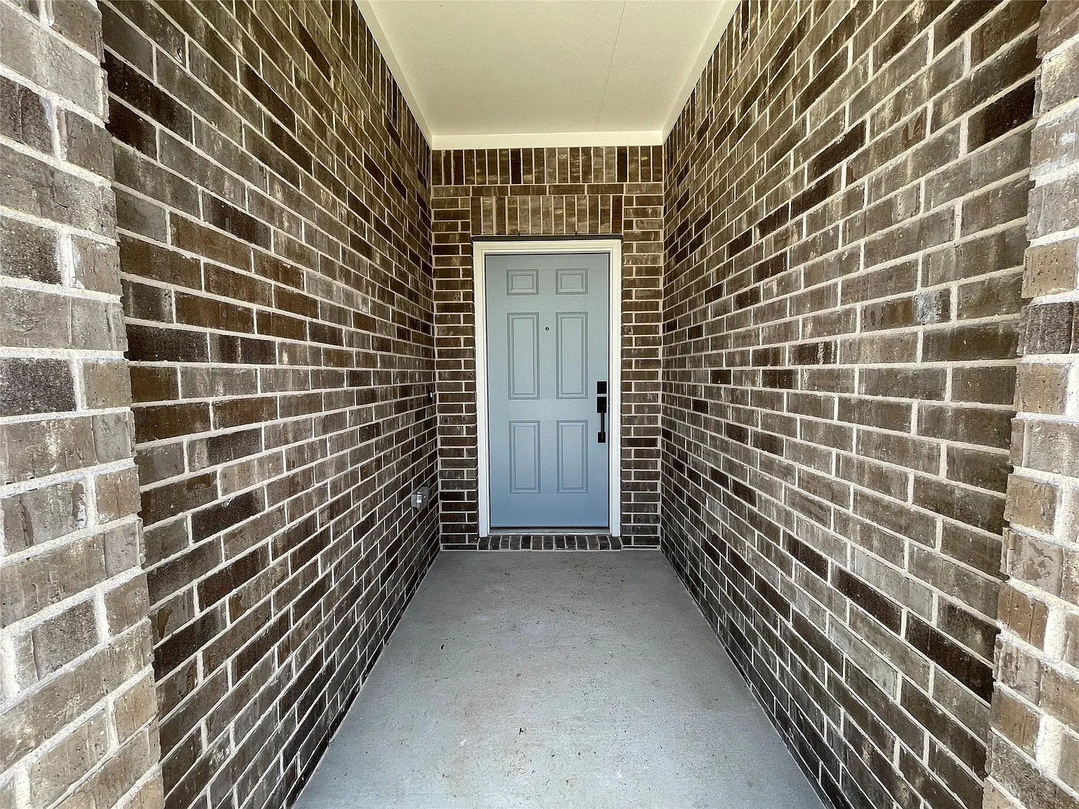 4 bed, 2.5 bath, 1897 sqft, $2,575 — Photo 2