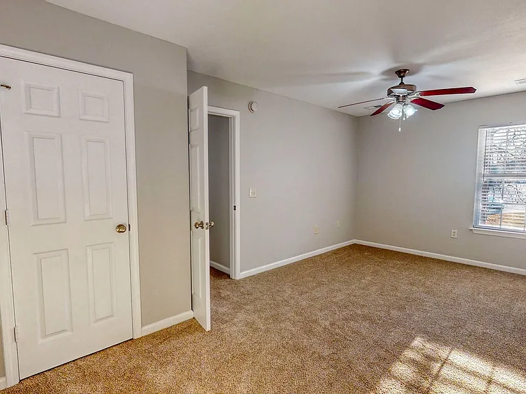 5028 Winfield Dr — Photo 16