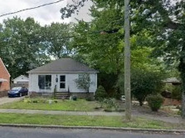 725 South St, Brooklyn Heights, OH 44131