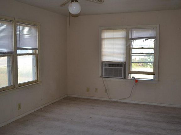 5th image of 3116 Bowie St