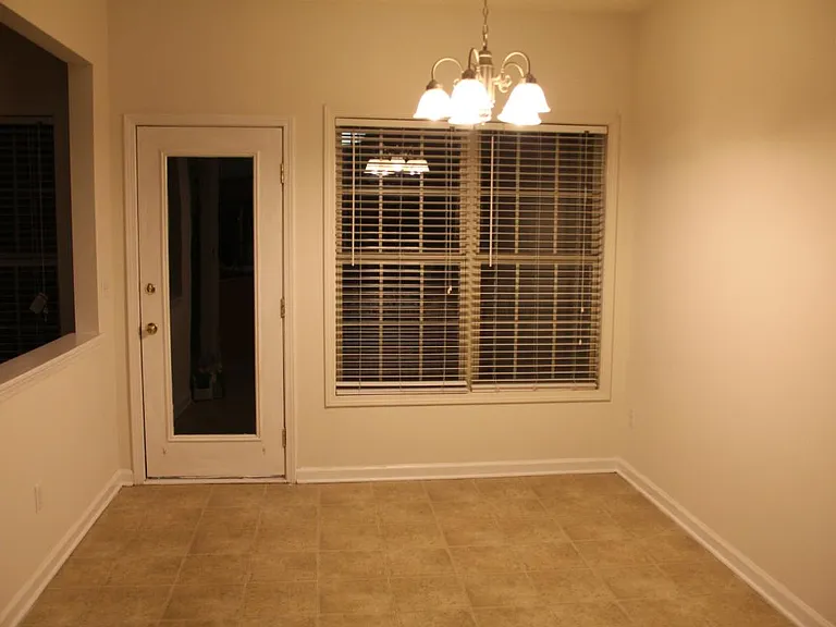 777 Rosslyns Dl — Photo 2