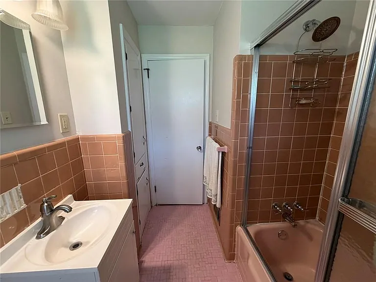 2465 Miriam Ln — Photo 14