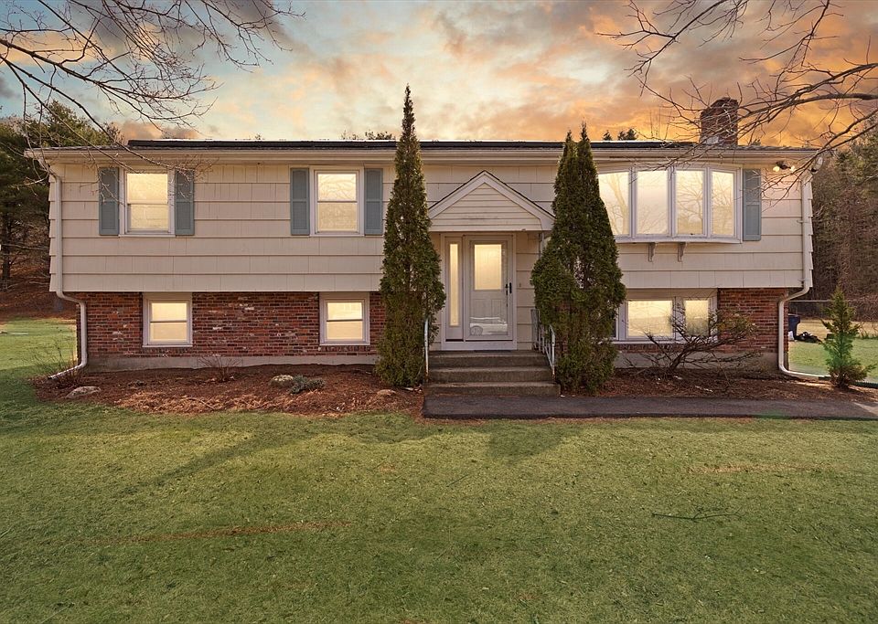 1st image of 26 Sandy Ridge Cir