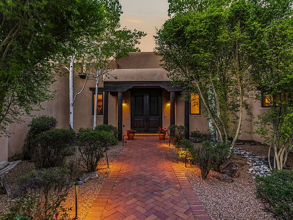 3rd image of 8 Ridgetop Cir