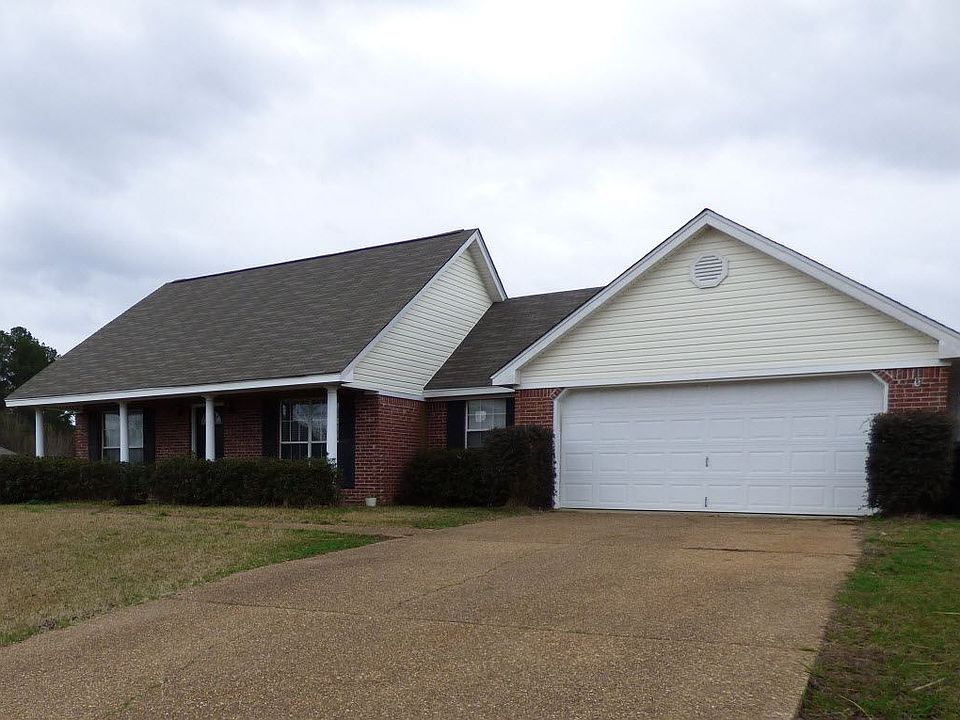 1st image of 409 Oak Lawn Dr