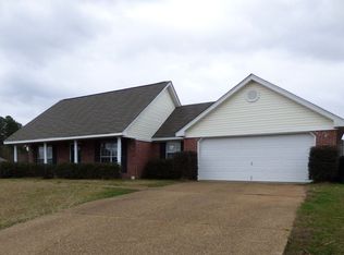 409 Oak Lawn Dr, Pearl, MS 39208