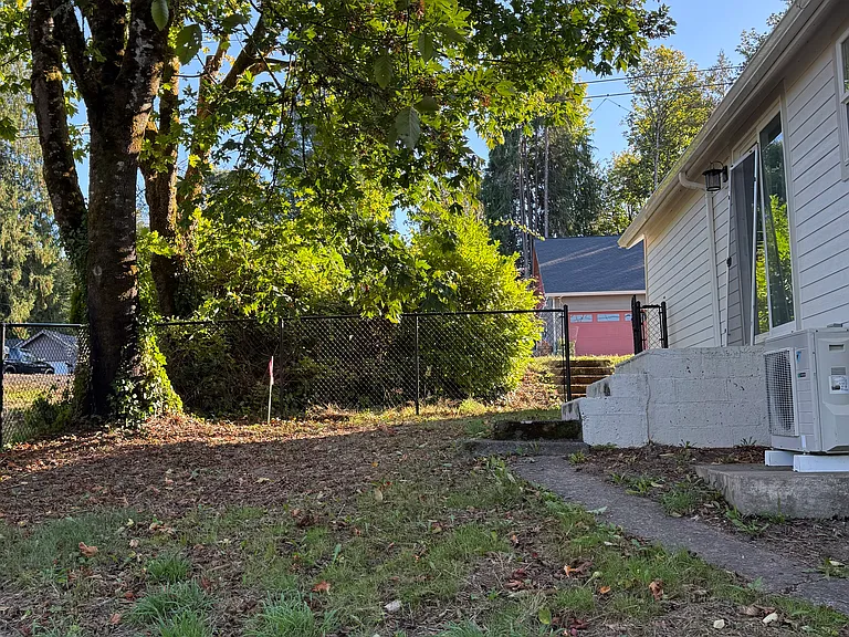 730 Hillcrest Dr — Photo 11