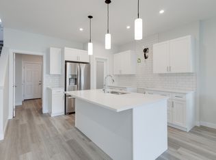 20752 99b Ave NW, Edmonton, AB T5T7N2