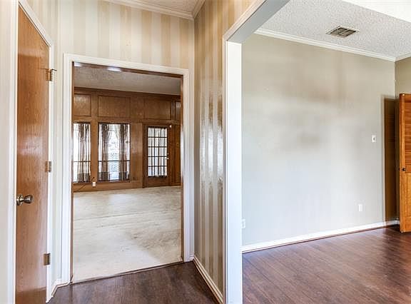 3rd image of 230 Meadowlark Ln