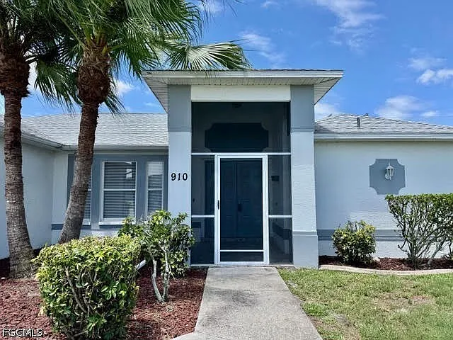 3 bed, 2.0 bath, 1380 sqft, $1,800 — Photo 2